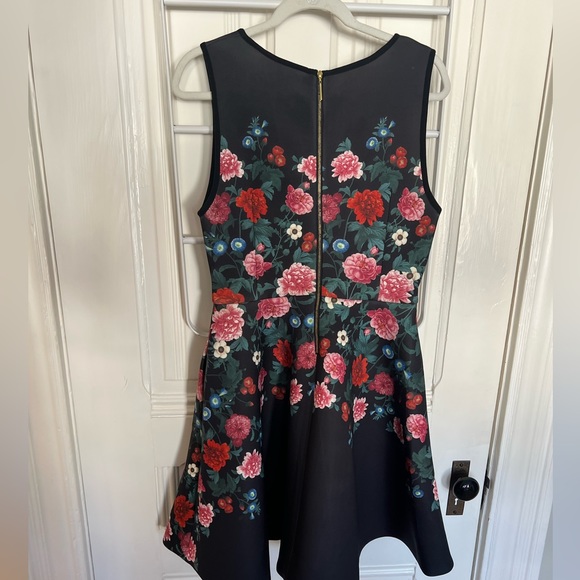 Mini Scuba Dress with floral print - Picture 6 of 6